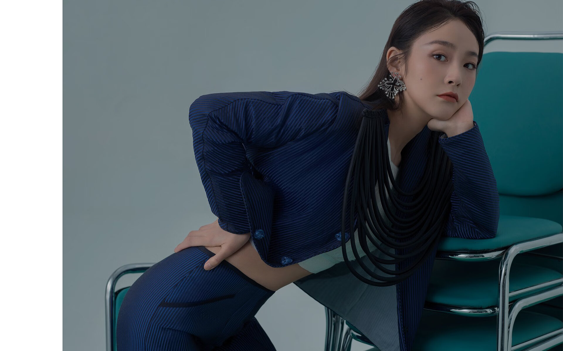 爱德华兹40分绞杀上海，他从废墟中站起，将胜利扛出泥潭