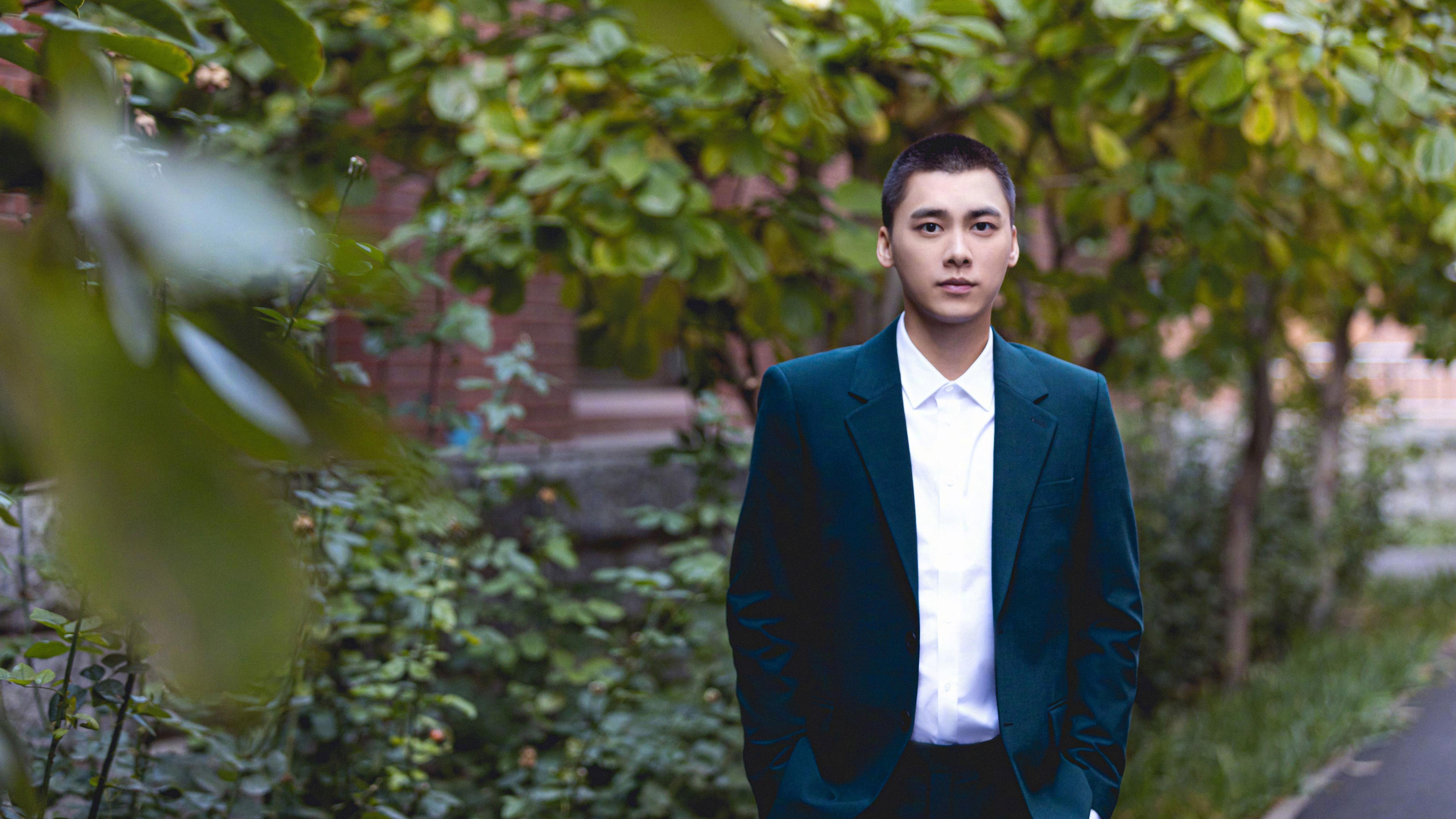 体育无界，黄蜂带走热火之夜，浓眉在德甲争冠战中投下影子