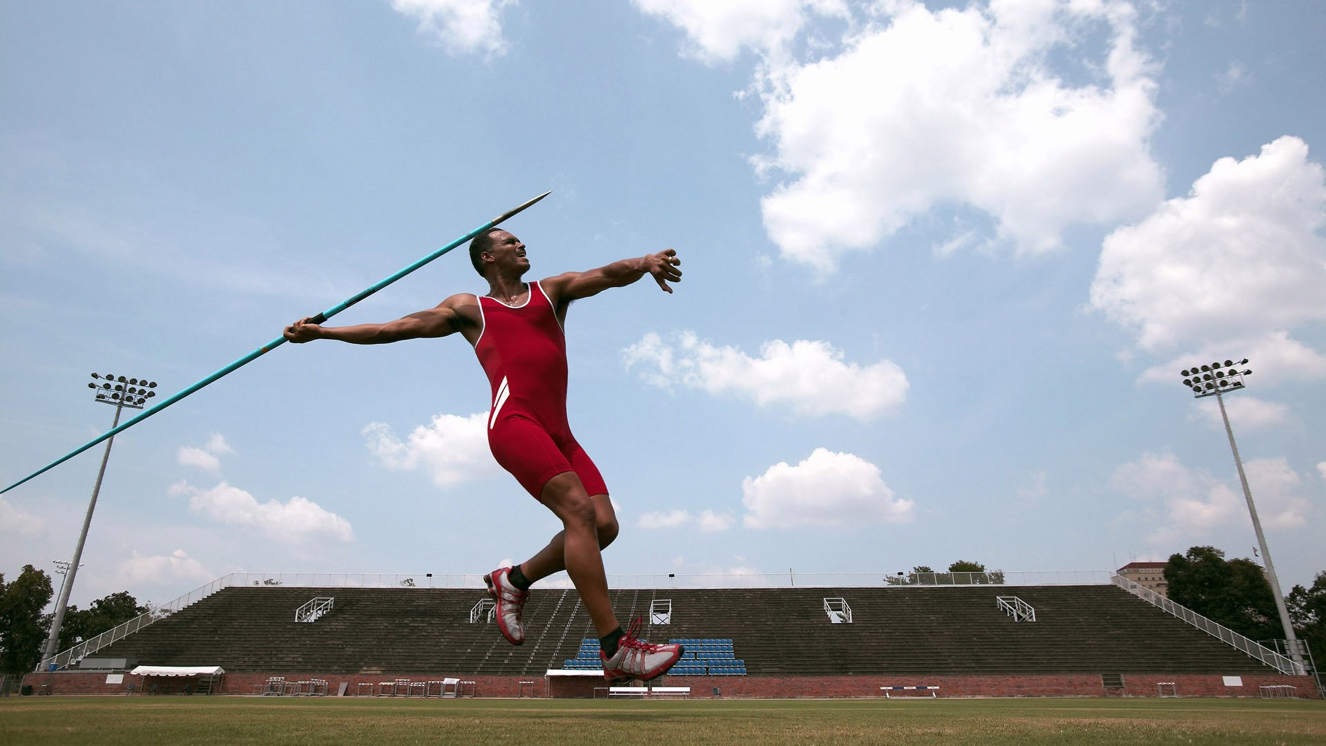 当C罗的纪录遇见新西兰的强袭，体育永远在讲述两种胜利
