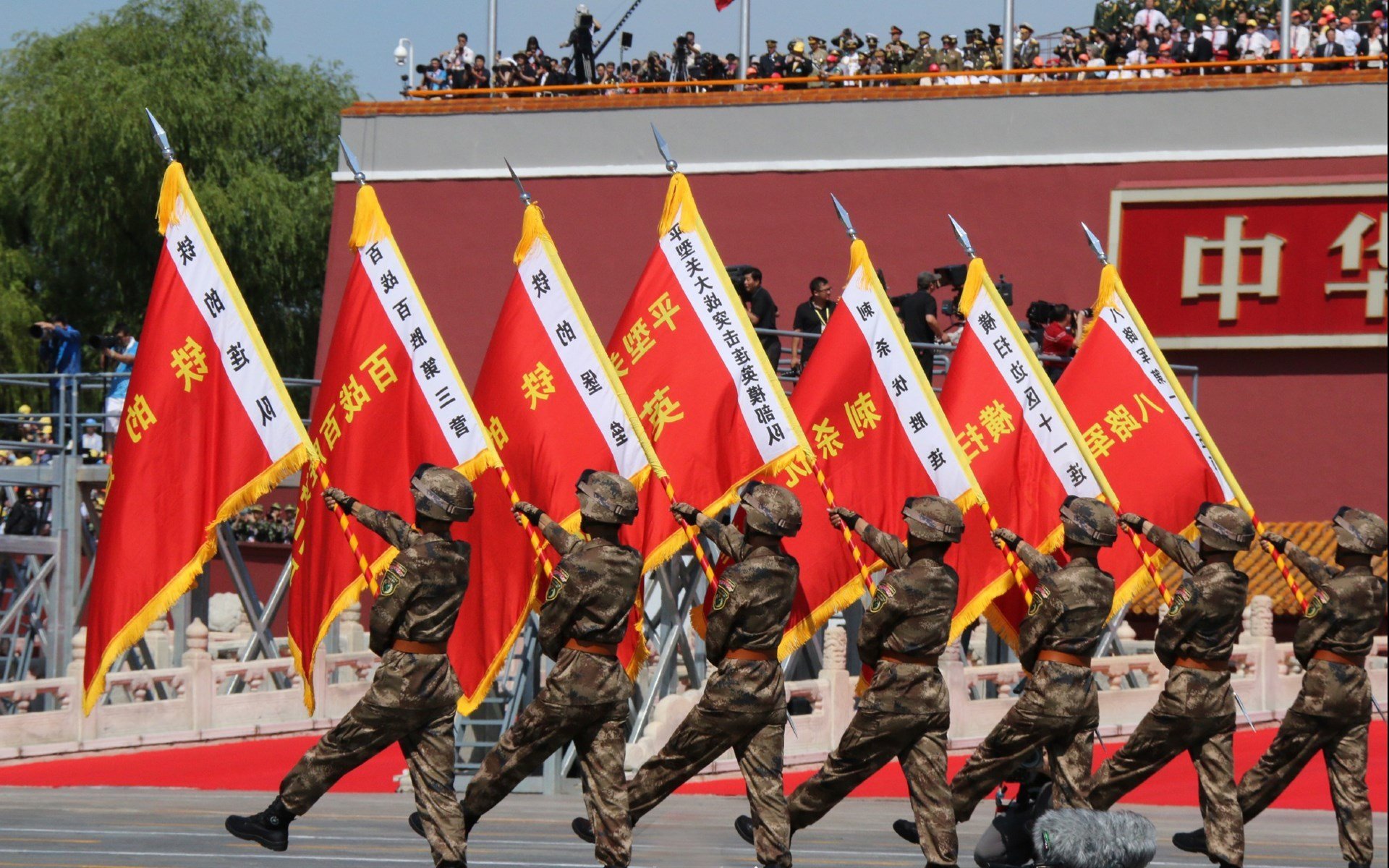 铁血红军，利物浦在欧冠半决赛焦点战中踏平曼城，书写传奇